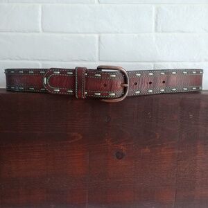 American Eagle real leather brown belt with visible green stitching M